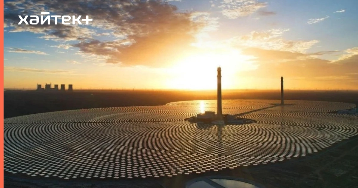 Китай запустил первую в мире двухбашенную солнечно-тепловую электростанцию