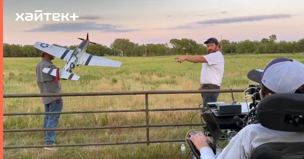 Пациент с чипом Neuralink научился управлять авиамоделью силой мысли