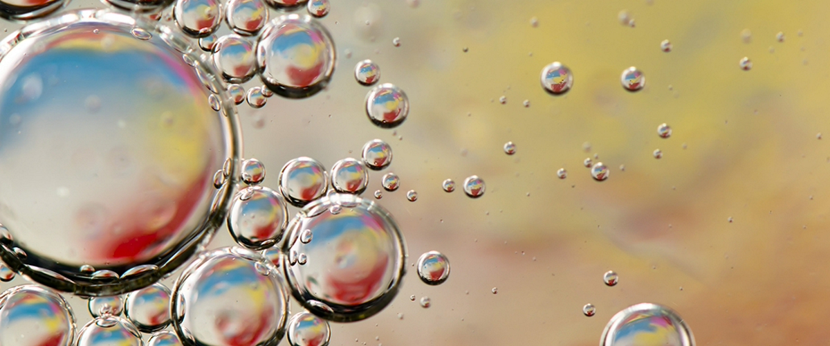 Пузырек воздуха в трубке. Пузыри в воде. Фон пузырьки. Всплывающие пузыри. Пузырьки 1975.