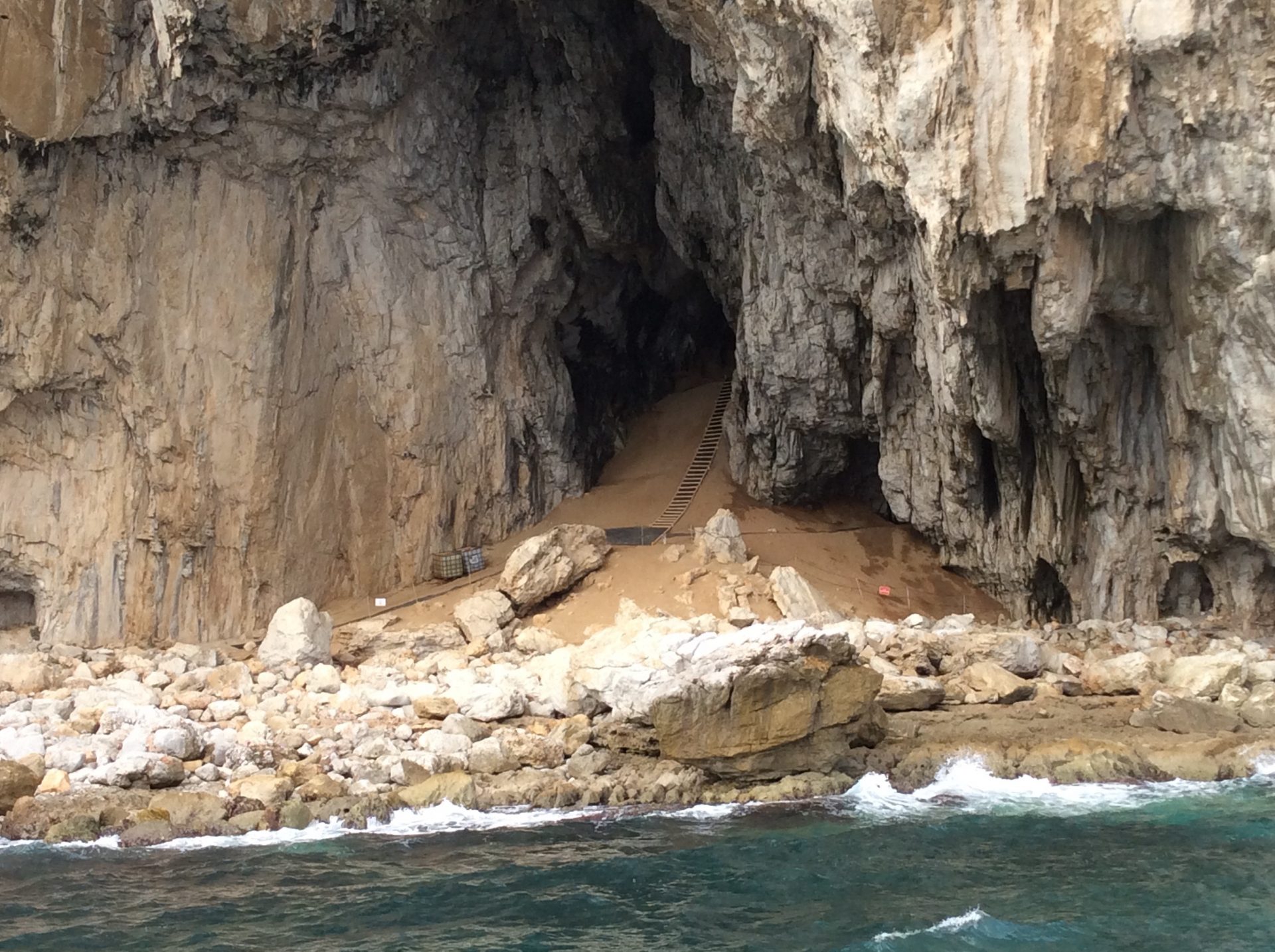 Найдена пещера, в которой, возможно, умер последний неандерталец